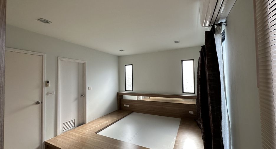 For sale 3 bedrooms townhouse in Sai Mai, Bangkok
