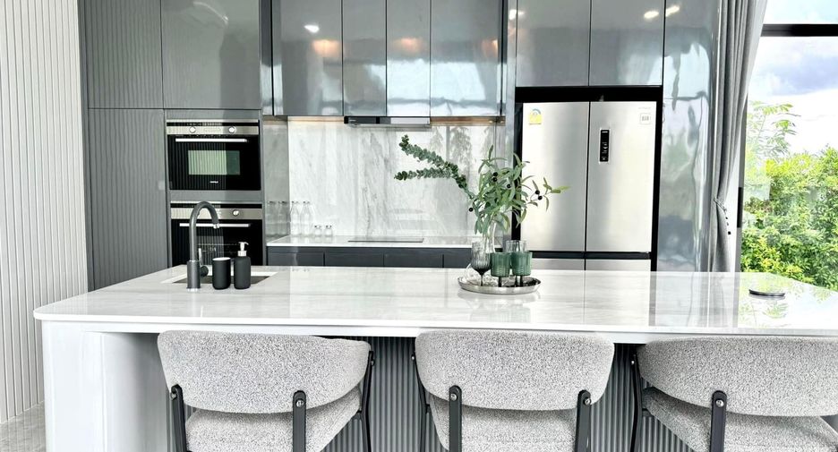Villa en venta de 4 habitaciones en Bang Lamung, Chonburi
