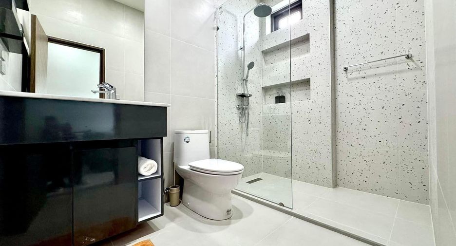 Villa en venta de 4 habitaciones en Bang Lamung, Chonburi