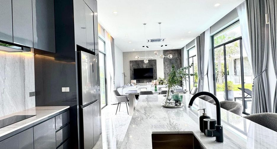 Villa en venta de 4 habitaciones en Bang Lamung, Chonburi