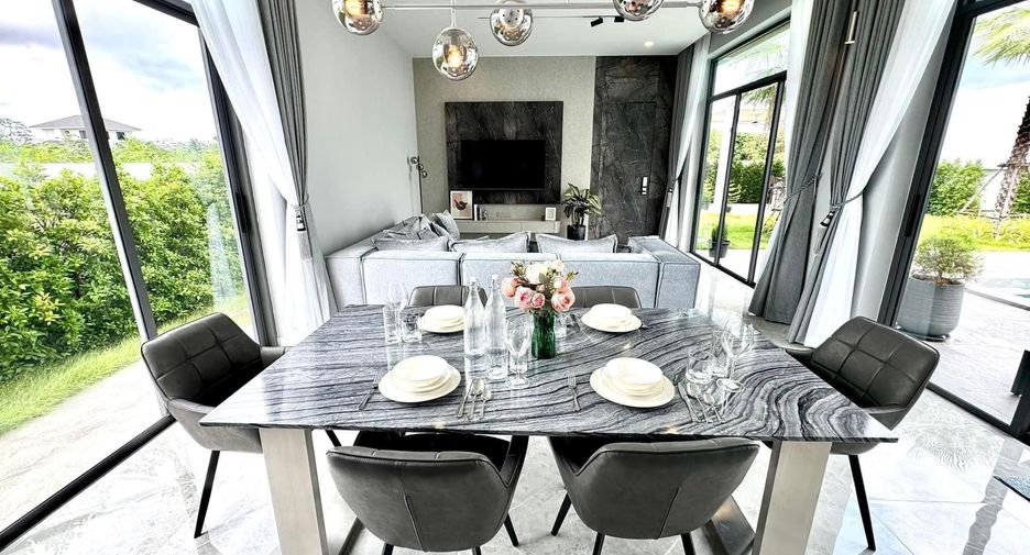 Villa en venta de 4 habitaciones en Bang Lamung, Chonburi