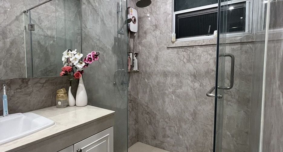 For sale 2 ベッドルーム condo in Ratchathewi, Bangkok