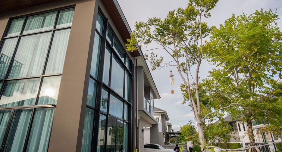 For sale 5 bedrooms house in Bang Khun Thian, Bangkok