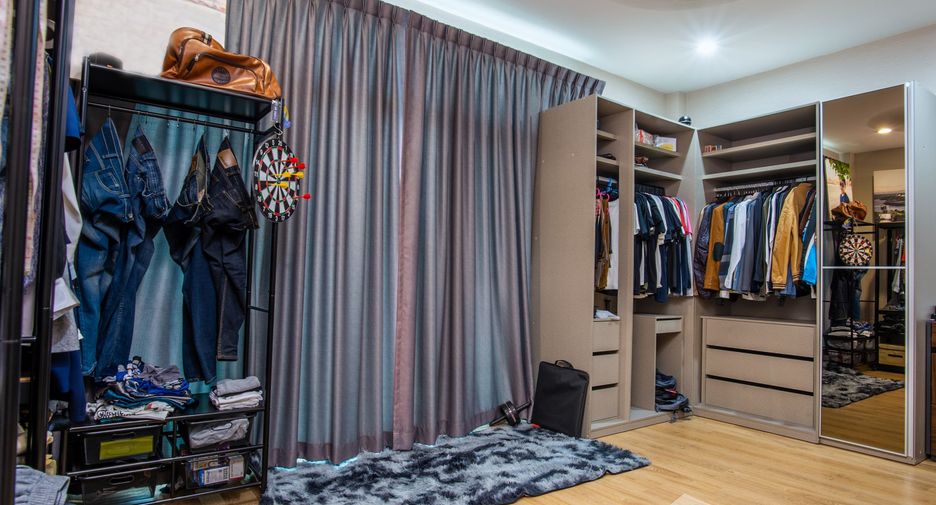 For sale 5 bedrooms house in Bang Khun Thian, Bangkok