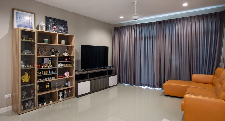 For sale 5 bedrooms house in Bang Khun Thian, Bangkok