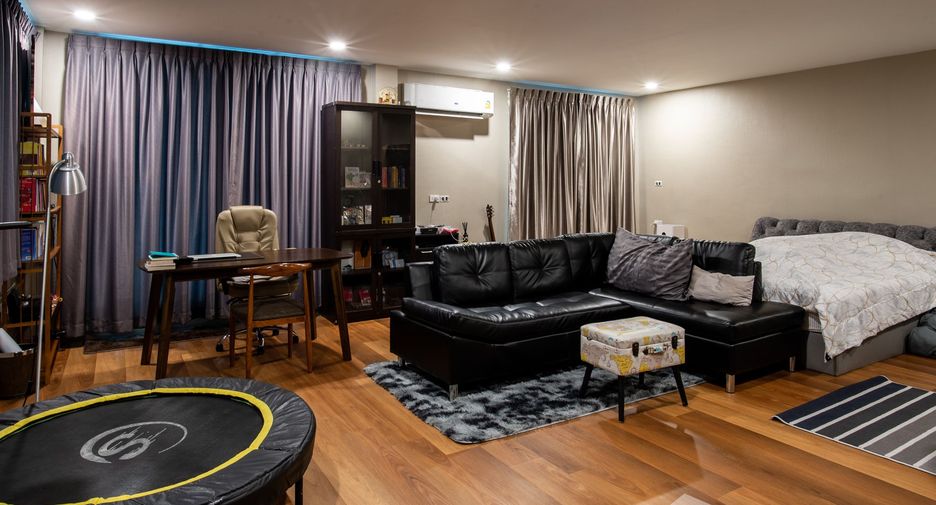 For sale 5 bedrooms house in Bang Khun Thian, Bangkok