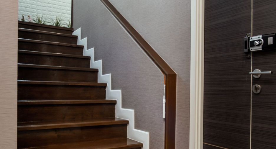 For sale 5 bedrooms house in Bang Khun Thian, Bangkok