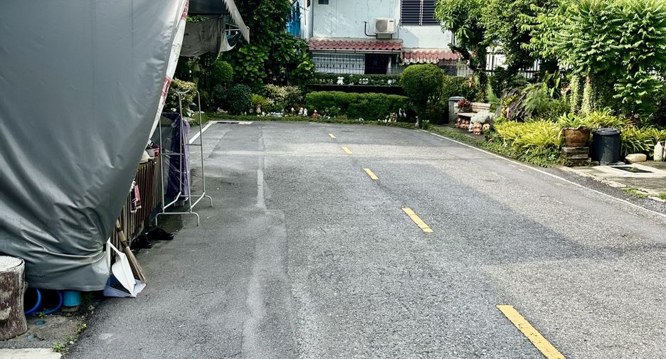 出租 2 卧室 联排别墅 在 Bang Bua Thong, Nonthaburi