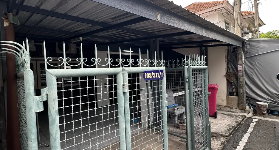 Casa adosada en alquiler de 2 habitaciones en Bang Bua Thong, Nonthaburi