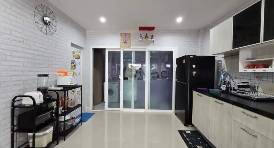For rent 3 bedrooms townhouse in Thalang, Phuket