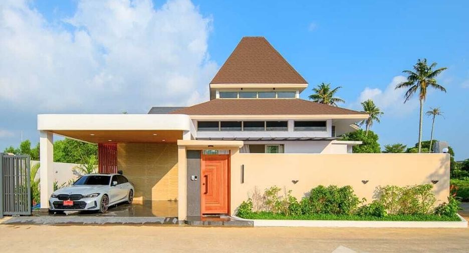 For sale 3 bedrooms villa in Mueang Phuket, Phuket