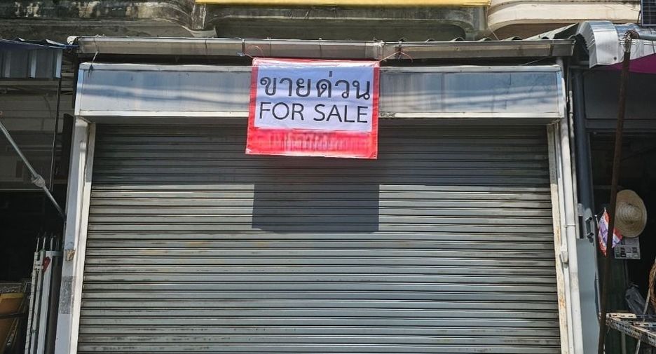 For sale 3 bedrooms retail Space in Thawi Watthana, Bangkok