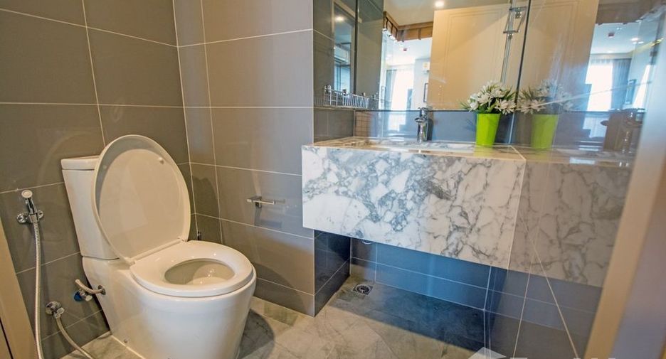 For sale studio condo in Pathum Wan, Bangkok