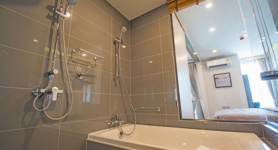For sale studio condo in Pathum Wan, Bangkok
