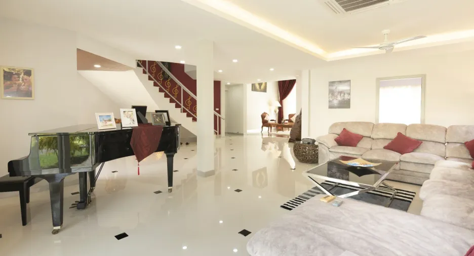 Haus zum Kauf mit 9 Zimmer in Sattahip, Chonburi