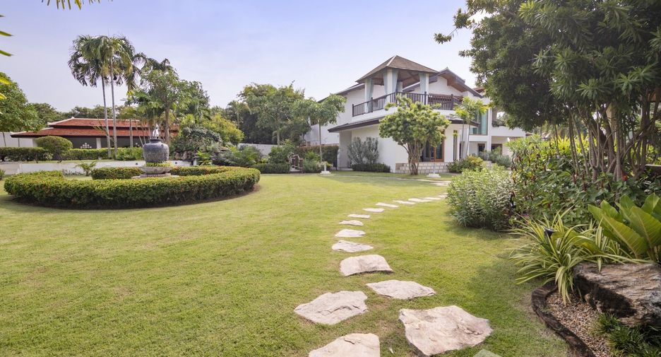 Haus zum Kauf mit 9 Zimmer in Sattahip, Chonburi