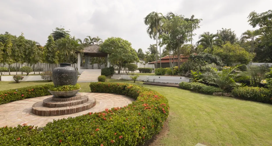 Haus zum Kauf mit 9 Zimmer in Sattahip, Chonburi