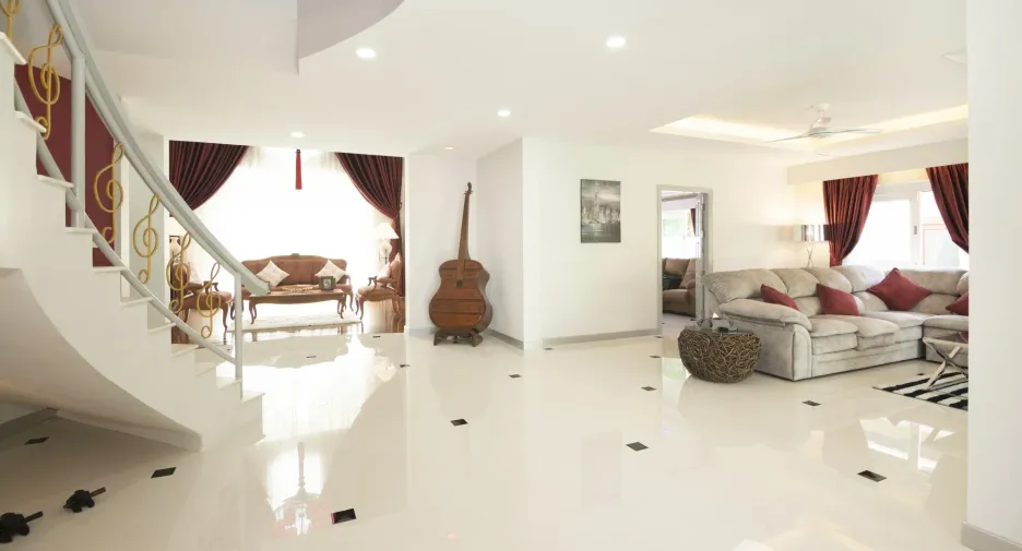 Haus zum Kauf mit 9 Zimmer in Sattahip, Chonburi