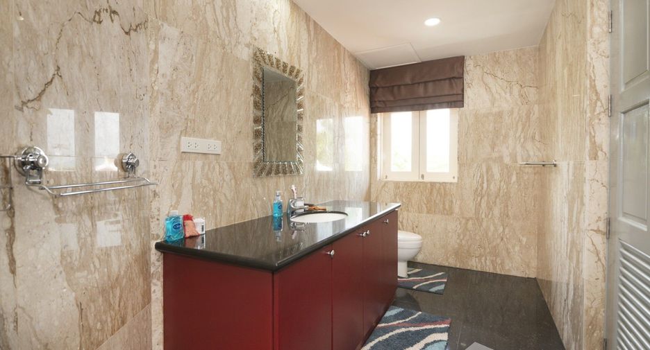 Haus zum Kauf mit 9 Zimmer in Sattahip, Chonburi
