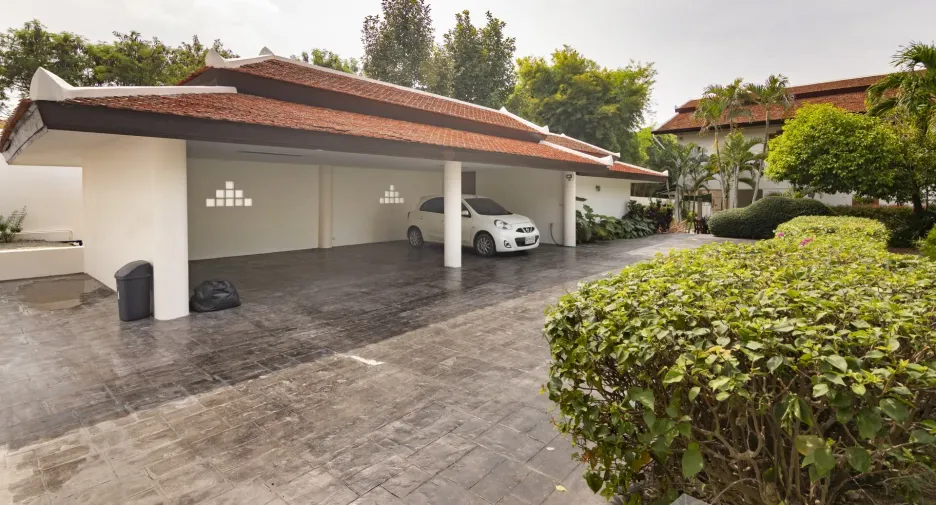 Haus zum Kauf mit 9 Zimmer in Sattahip, Chonburi