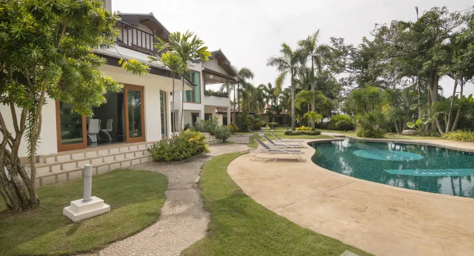 Haus zum Kauf mit 9 Zimmer in Sattahip, Chonburi