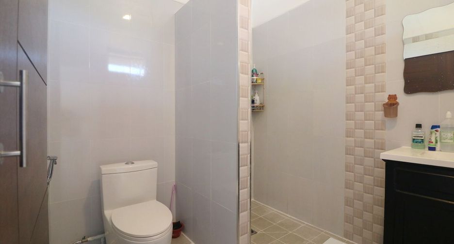 For sale 4 bedrooms house in Mueang Udon Thani, Udon Thani