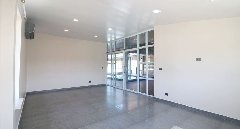 For sale 4 bedrooms house in Mueang Udon Thani, Udon Thani