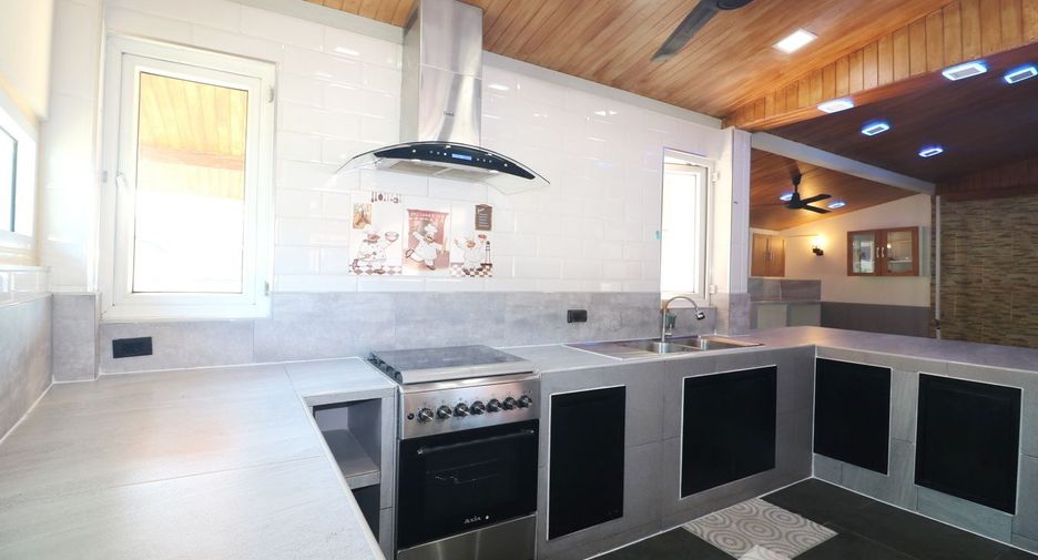 For sale 4 bedrooms house in Mueang Udon Thani, Udon Thani