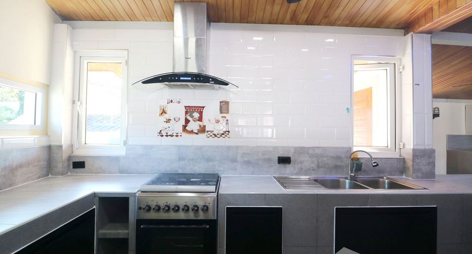 For sale 4 bedrooms house in Mueang Udon Thani, Udon Thani