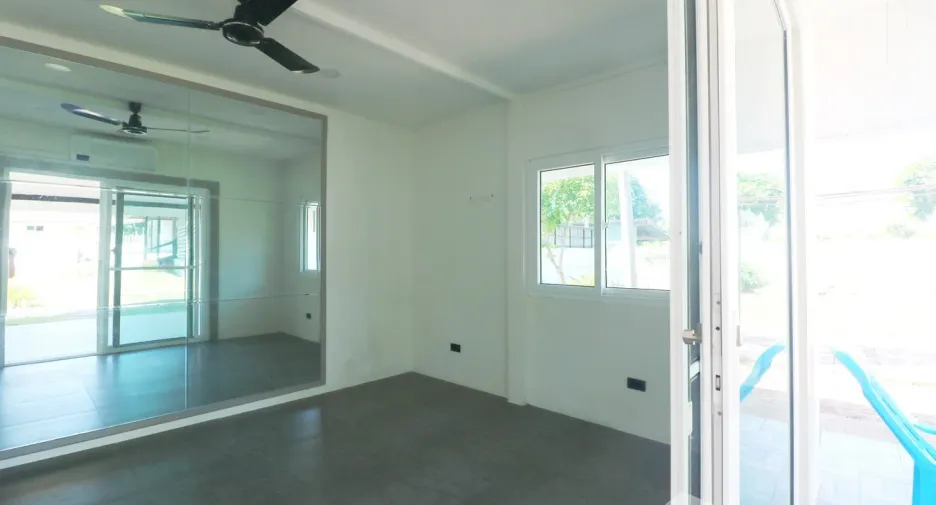 For sale 4 bedrooms house in Mueang Udon Thani, Udon Thani