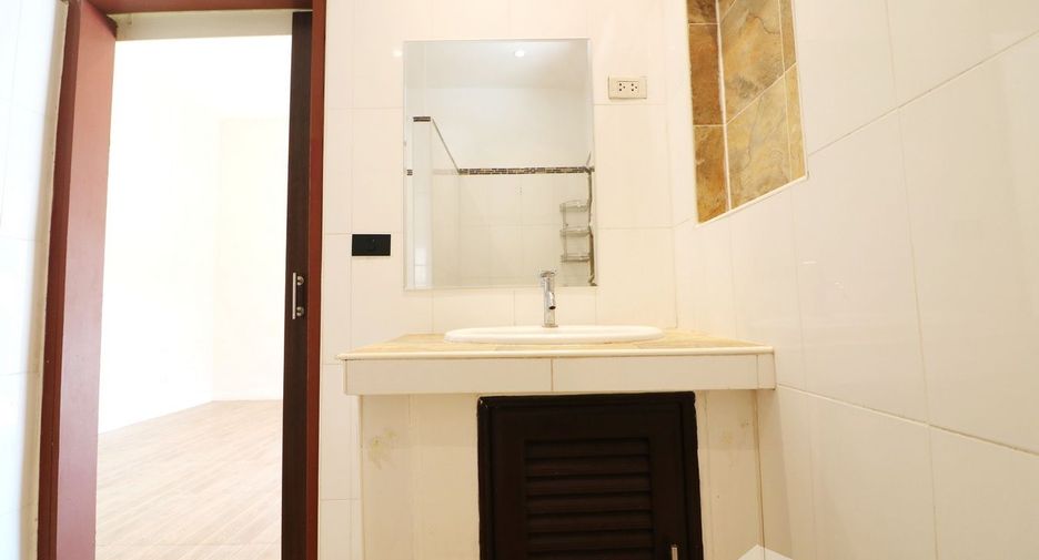 For sale 4 bedrooms house in Mueang Udon Thani, Udon Thani
