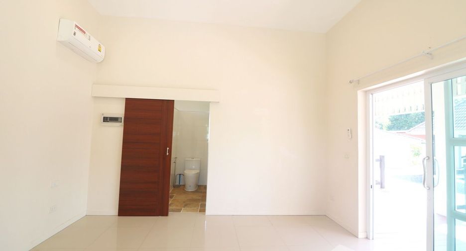 For sale 4 bedrooms house in Mueang Udon Thani, Udon Thani