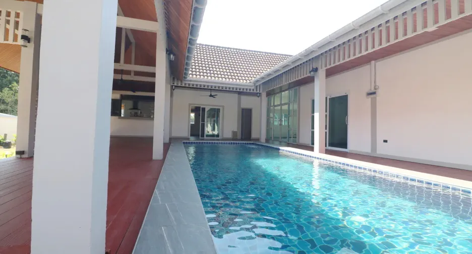 For sale 4 bedrooms house in Mueang Udon Thani, Udon Thani