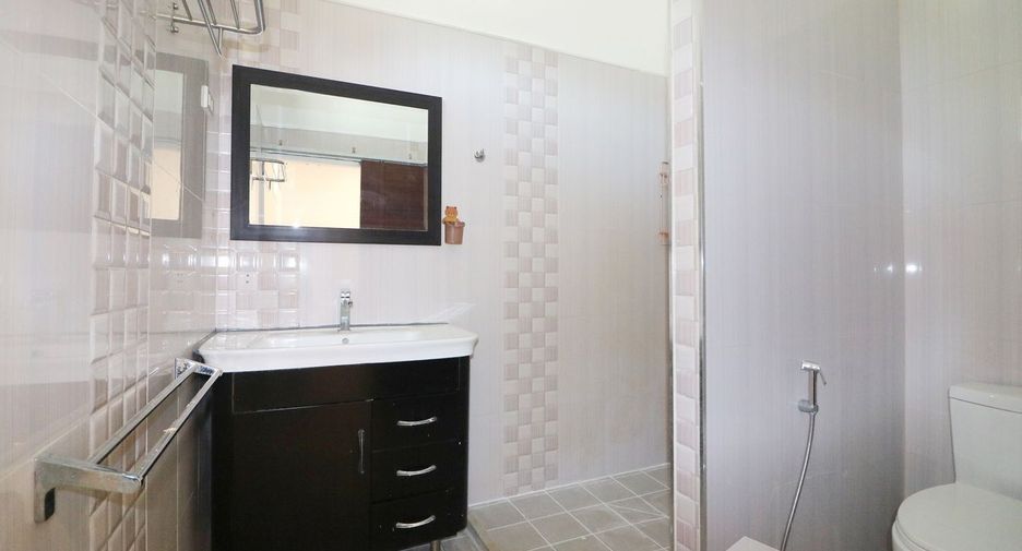 For sale 4 bedrooms house in Mueang Udon Thani, Udon Thani