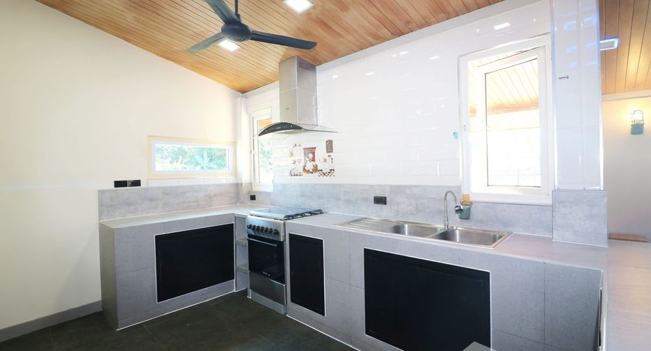 For sale 4 bedrooms house in Mueang Udon Thani, Udon Thani