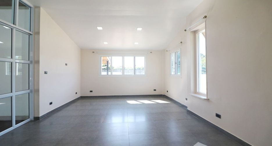 For sale 4 bedrooms house in Mueang Udon Thani, Udon Thani