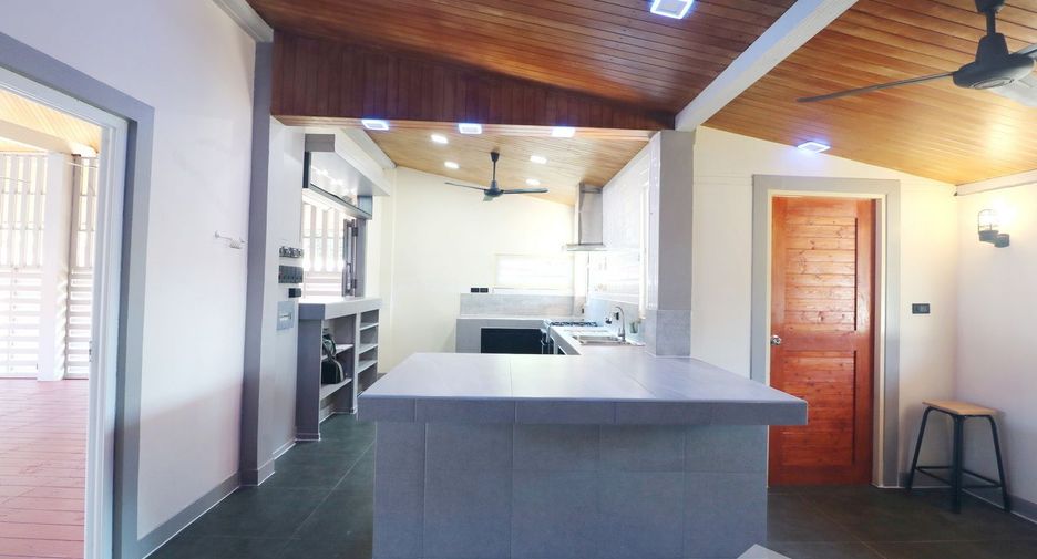 For sale 4 bedrooms house in Mueang Udon Thani, Udon Thani