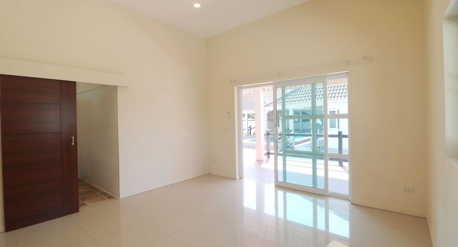 For sale 4 bedrooms house in Mueang Udon Thani, Udon Thani