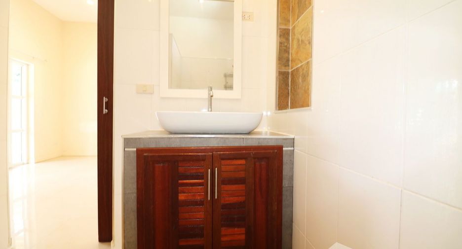 For sale 4 bedrooms house in Mueang Udon Thani, Udon Thani