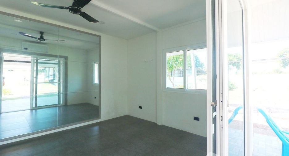 出售 4 卧室 独立屋 在 Mueang Udon Thani, Udon Thani