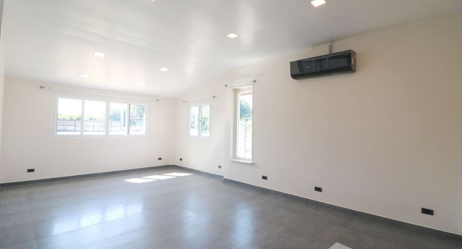 For sale 4 bedrooms house in Mueang Udon Thani, Udon Thani