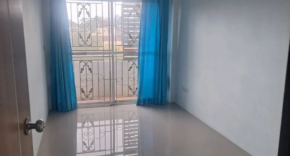For rent 3 bedrooms townhouse in Mueang Krabi, Krabi
