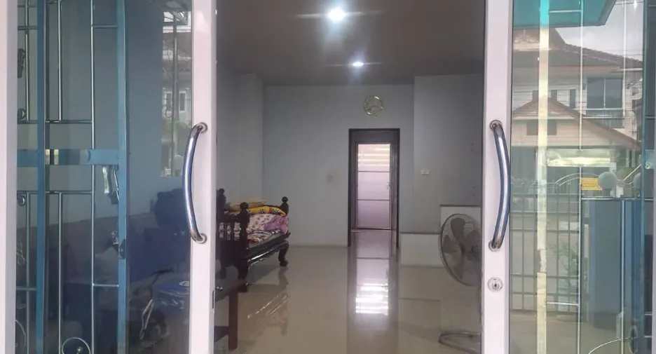 For rent 3 bedrooms townhouse in Mueang Krabi, Krabi