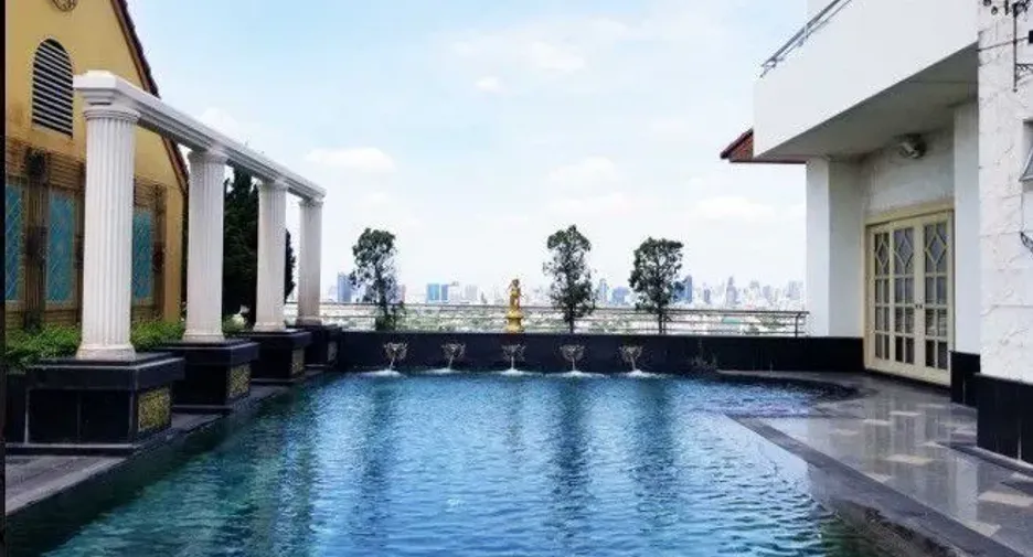 For sale 5 bedrooms condo in Wang Thonglang, Bangkok