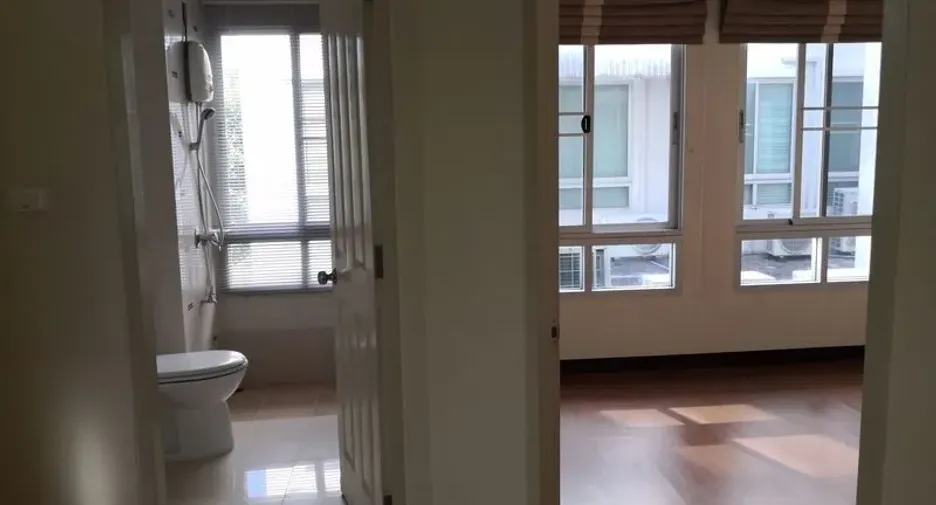 Reihenhaus zum Kauf und zur Miete mit 3 Zimmer in Prawet, Bangkok