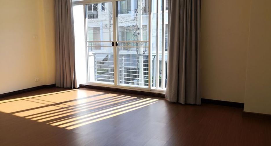 Reihenhaus zum Kauf und zur Miete mit 3 Zimmer in Prawet, Bangkok