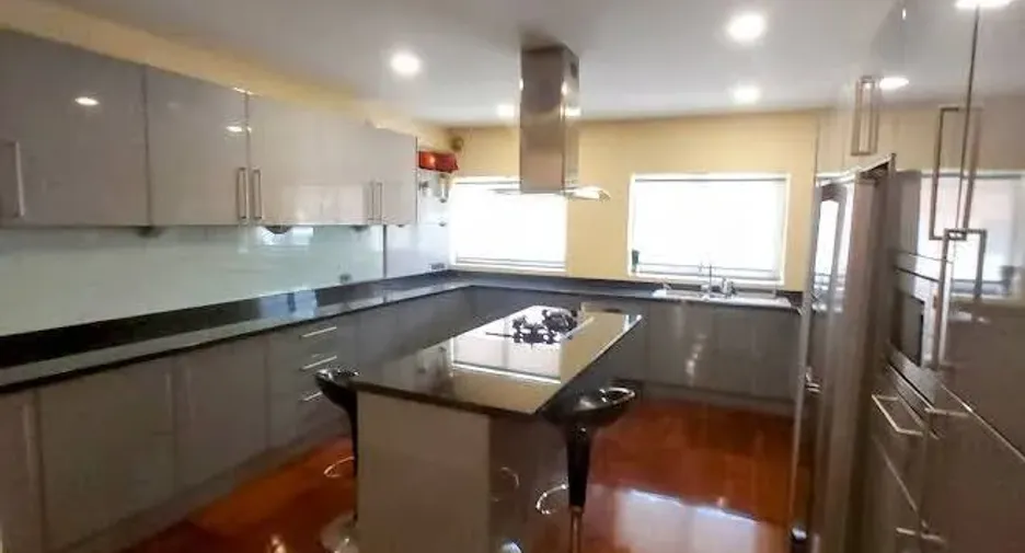 Haus zum Kauf mit 4 Zimmer in Sattahip, Chonburi