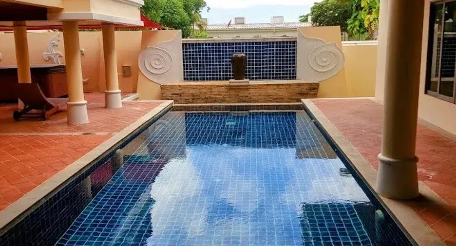 Haus zum Kauf mit 4 Zimmer in Sattahip, Chonburi