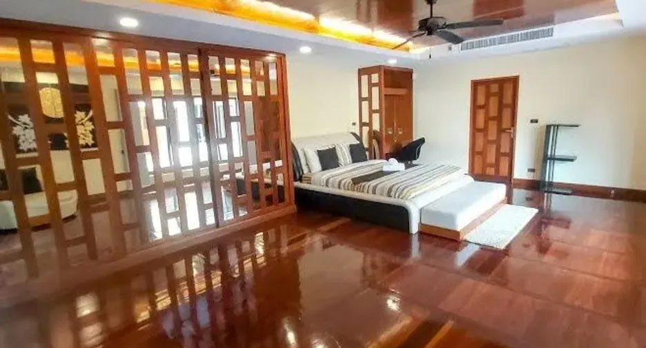 Haus zum Kauf mit 4 Zimmer in Sattahip, Chonburi