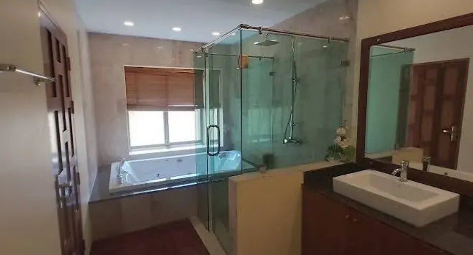 Haus zum Kauf mit 4 Zimmer in Sattahip, Chonburi